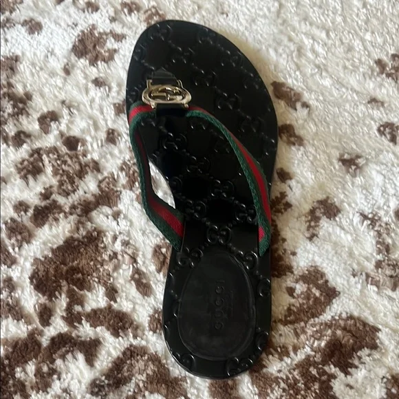 Women’s GG Gucci Black Flip Flops with Signature Straps - Picture 12 of 15